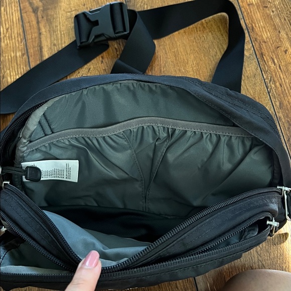 The North Face Black and Gray Roo Waist Pack - Picture 4 of 5